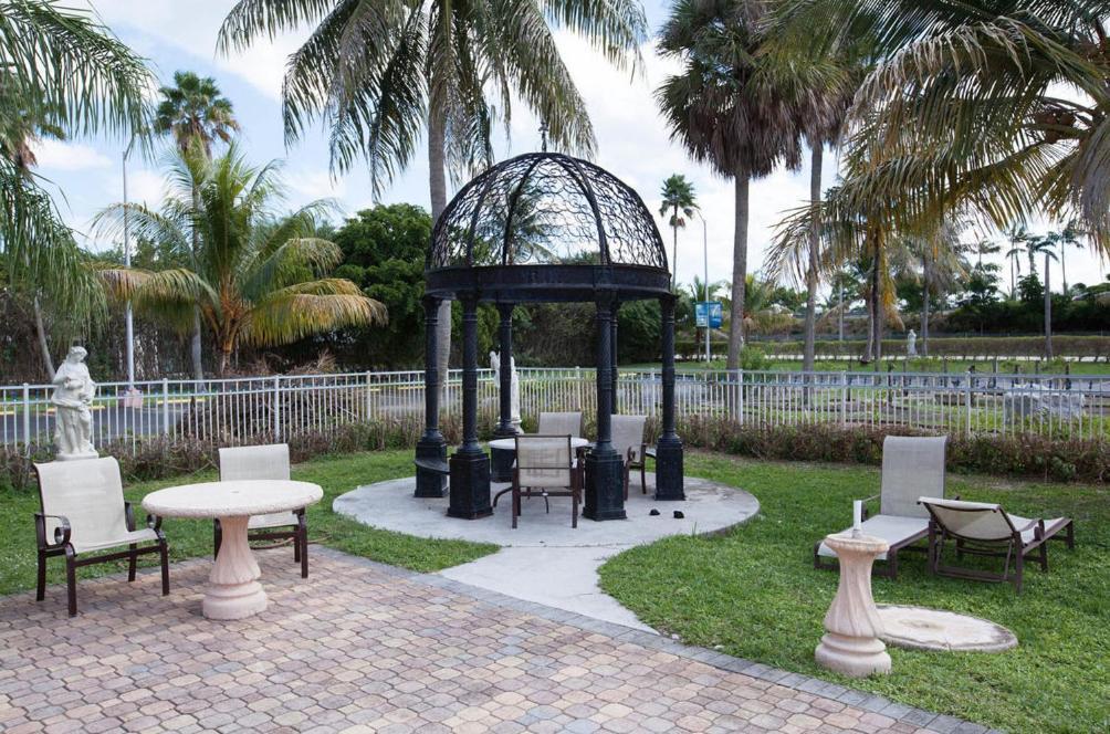 Miami Gardens Inn & Suites 外观 照片